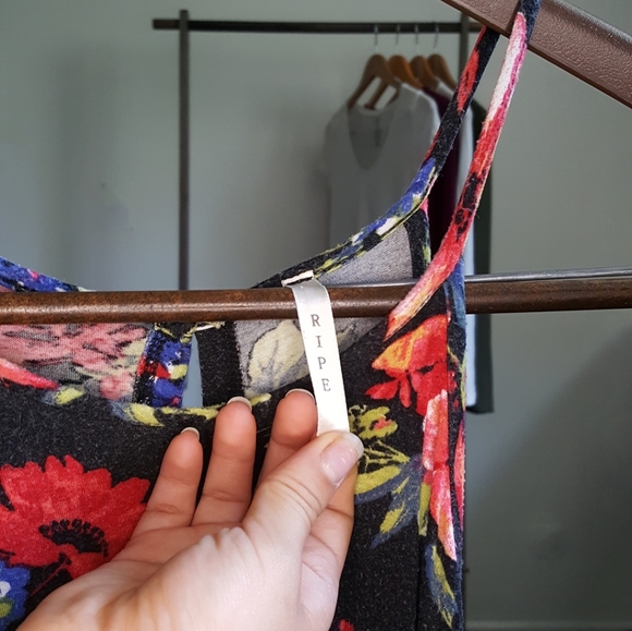 Floral detail tank top - Picture 5 of 7